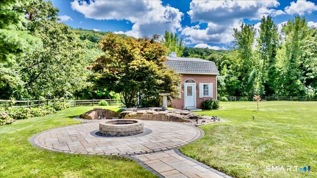 24 Hunting Ridge Drive