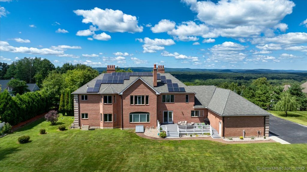 24 Hunting Ridge Drive