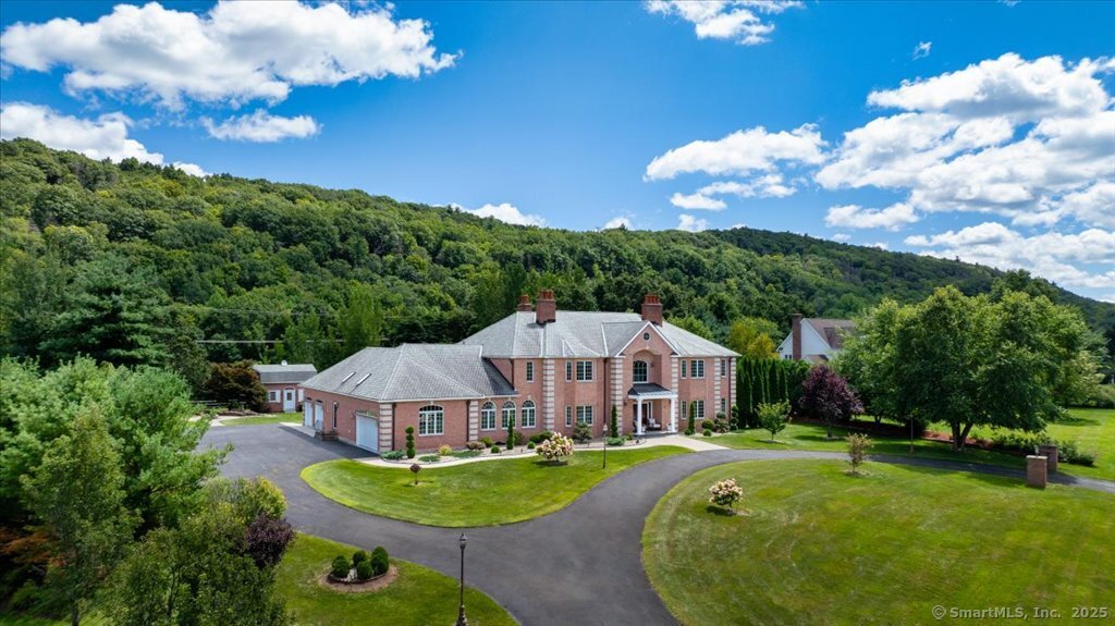 24 Hunting Ridge Drive