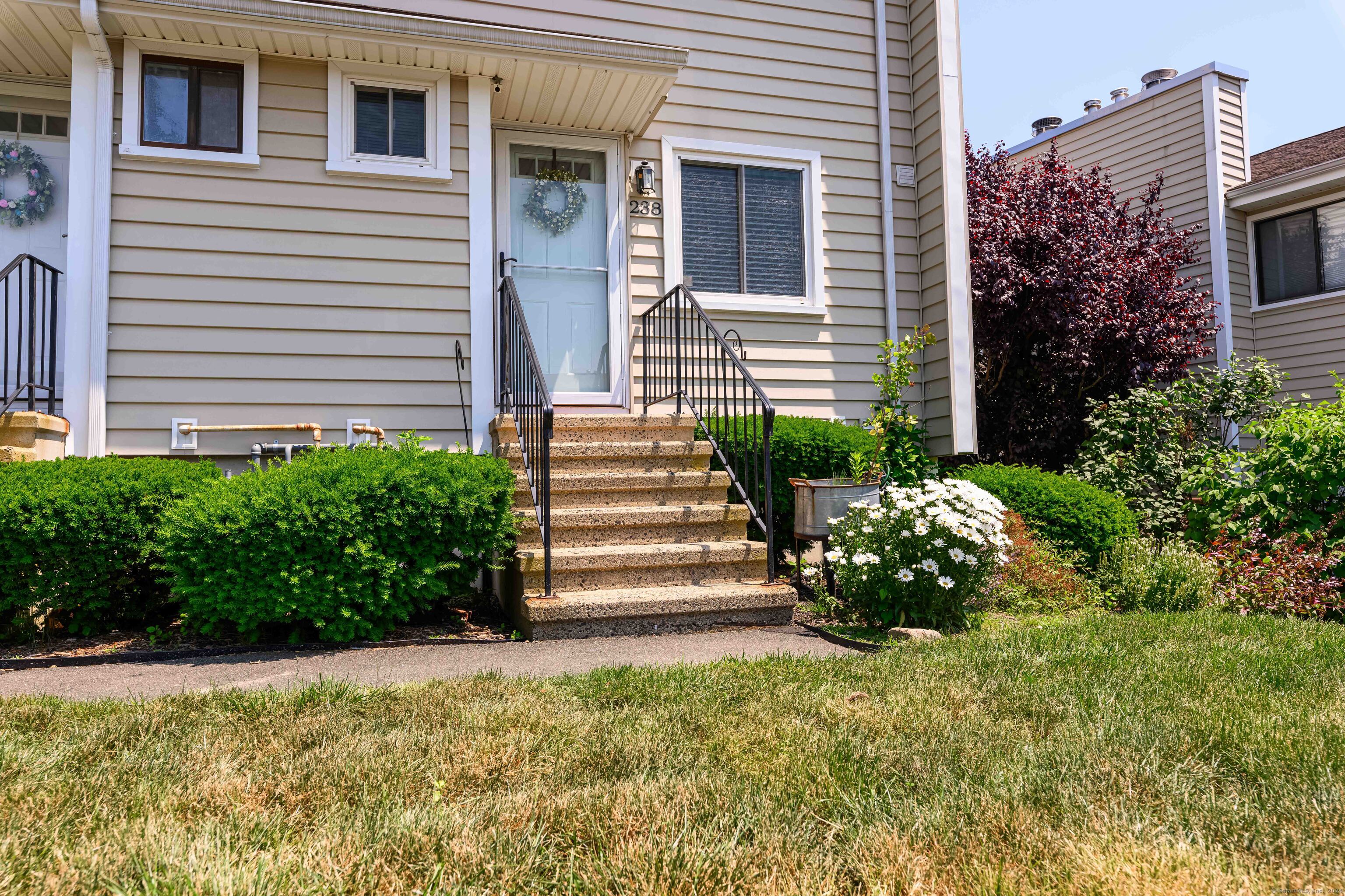 238 Monticello Drive 238, Branford, Connecticut - 2 Bedrooms  
2 Bathrooms  
4 Rooms - 