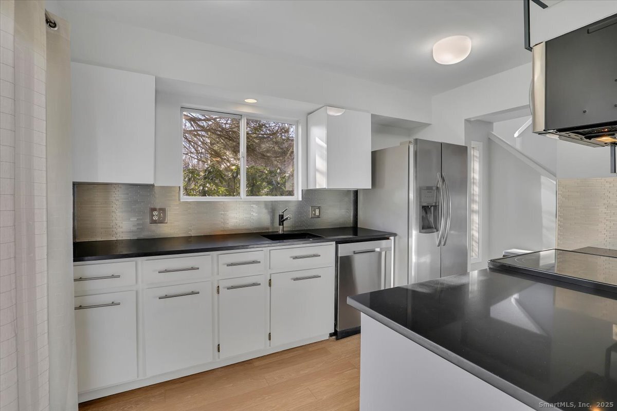 Woodbury, Connecticut 06798, United States, 2 Bedrooms Bedrooms, ,3 BathroomsBathrooms,Residential,Active,248845