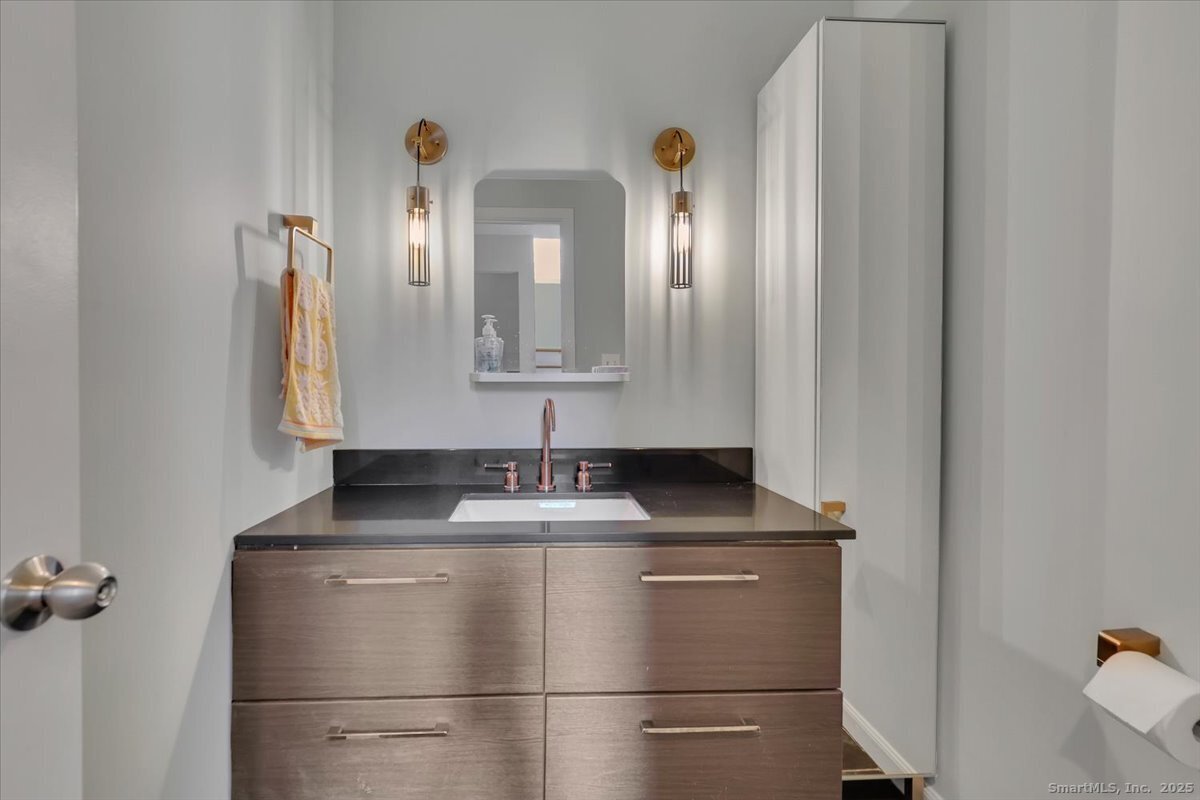 Woodbury, Connecticut 06798, United States, 2 Bedrooms Bedrooms, ,3 BathroomsBathrooms,Residential,Active,248845