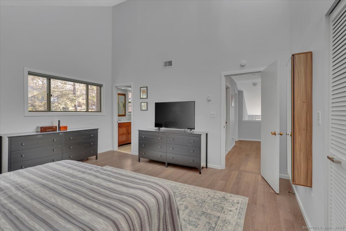 Woodbury, Connecticut 06798, United States, 2 Bedrooms Bedrooms, ,3 BathroomsBathrooms,Residential,Active,248845