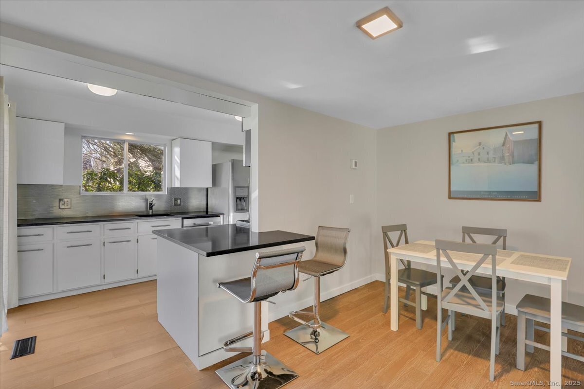 Woodbury, Connecticut 06798, United States, 2 Bedrooms Bedrooms, ,3 BathroomsBathrooms,Residential,Active,248845