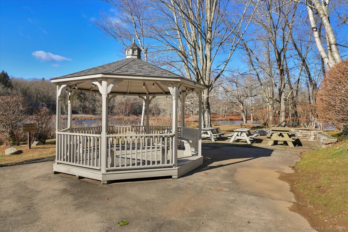 Woodbury, Connecticut 06798, United States, 2 Bedrooms Bedrooms, ,3 BathroomsBathrooms,Residential,Active,248845