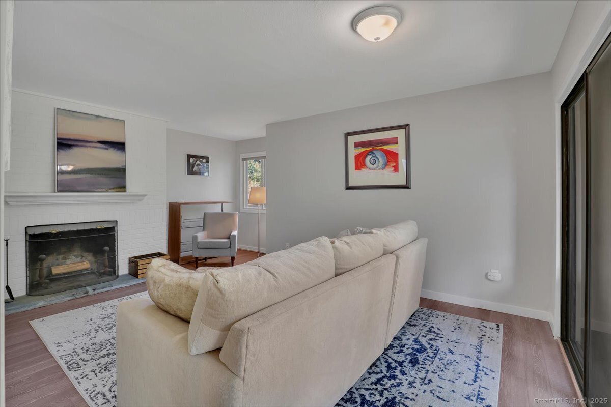 Woodbury, Connecticut 06798, United States, 2 Bedrooms Bedrooms, ,3 BathroomsBathrooms,Residential,Active,248845