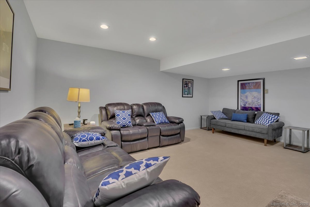 Woodbury, Connecticut 06798, United States, 2 Bedrooms Bedrooms, ,3 BathroomsBathrooms,Residential,Active,248845