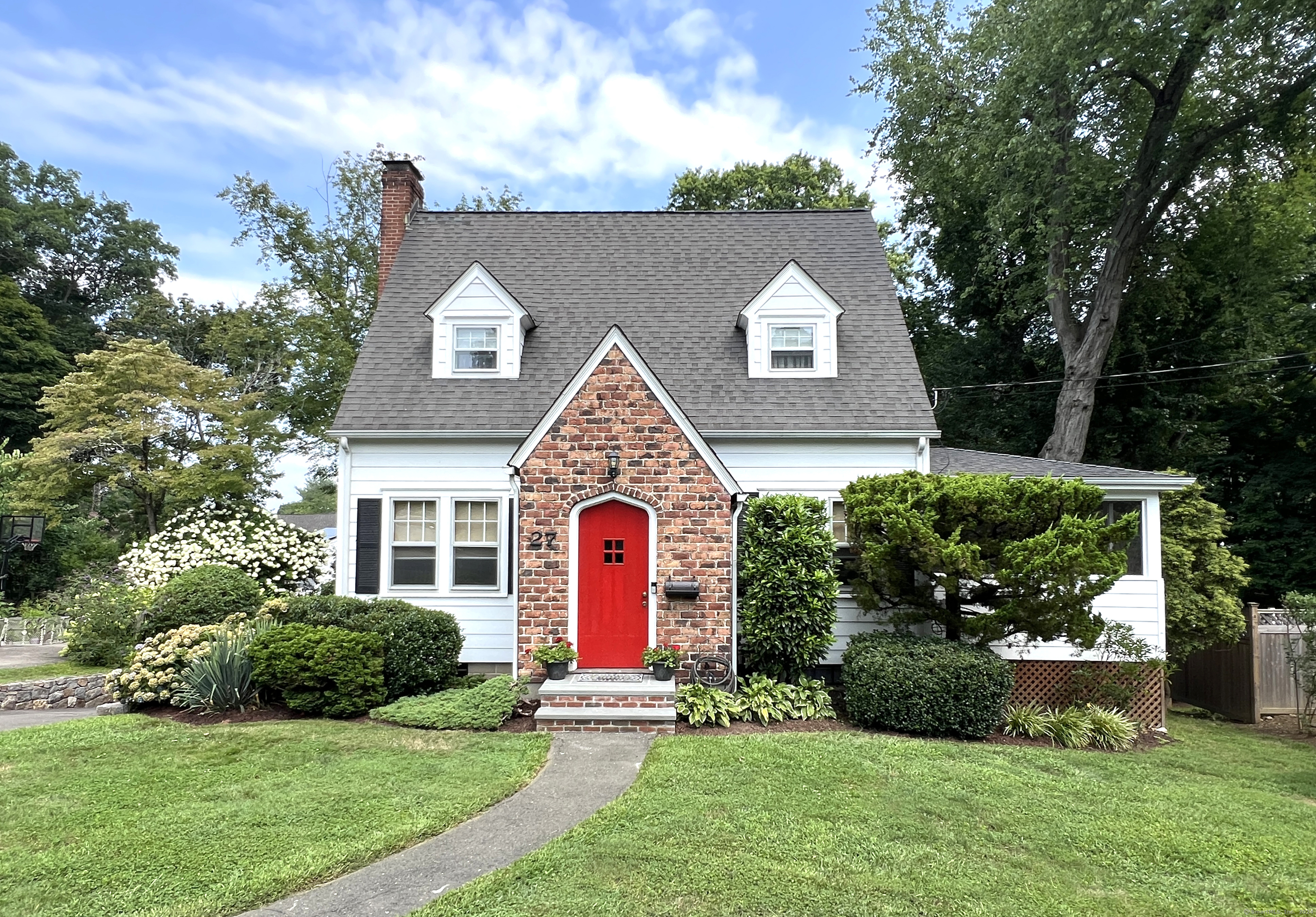 Property for Sale at 27 Morgan Avenue, Norwalk, Connecticut - Bedrooms: 3 
Bathrooms: 3 
Rooms: 7  - $859,000