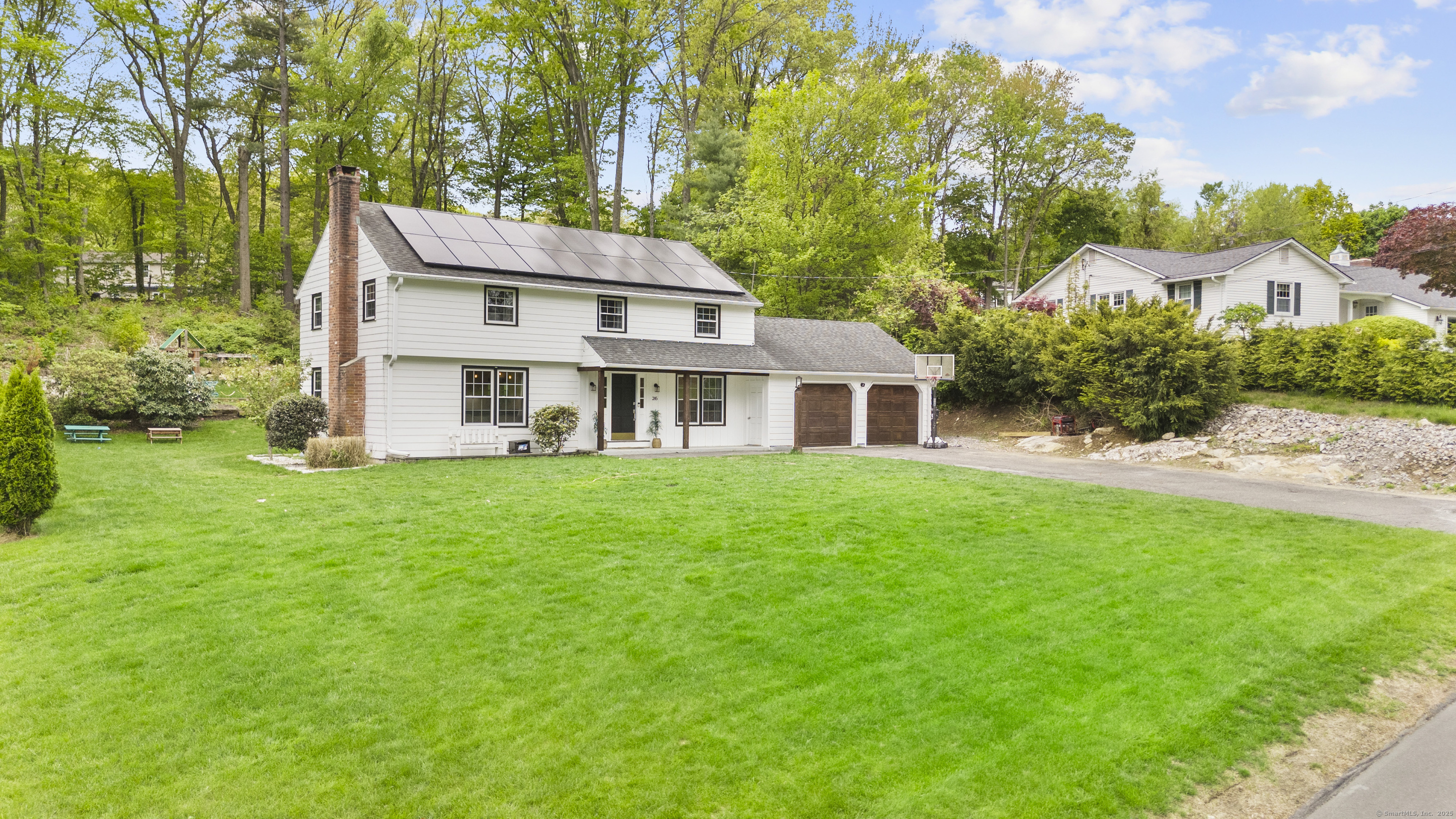 Glendale Drive, Bristol, Connecticut - 4 Bedrooms  
3 Bathrooms  
9 Rooms - 