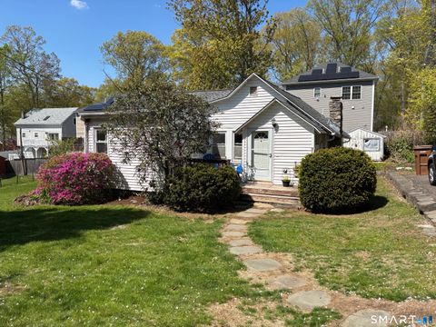 Homes For Sale - 111 Winibig Trail<br/> Fairfield County, Shelton, CT 06484