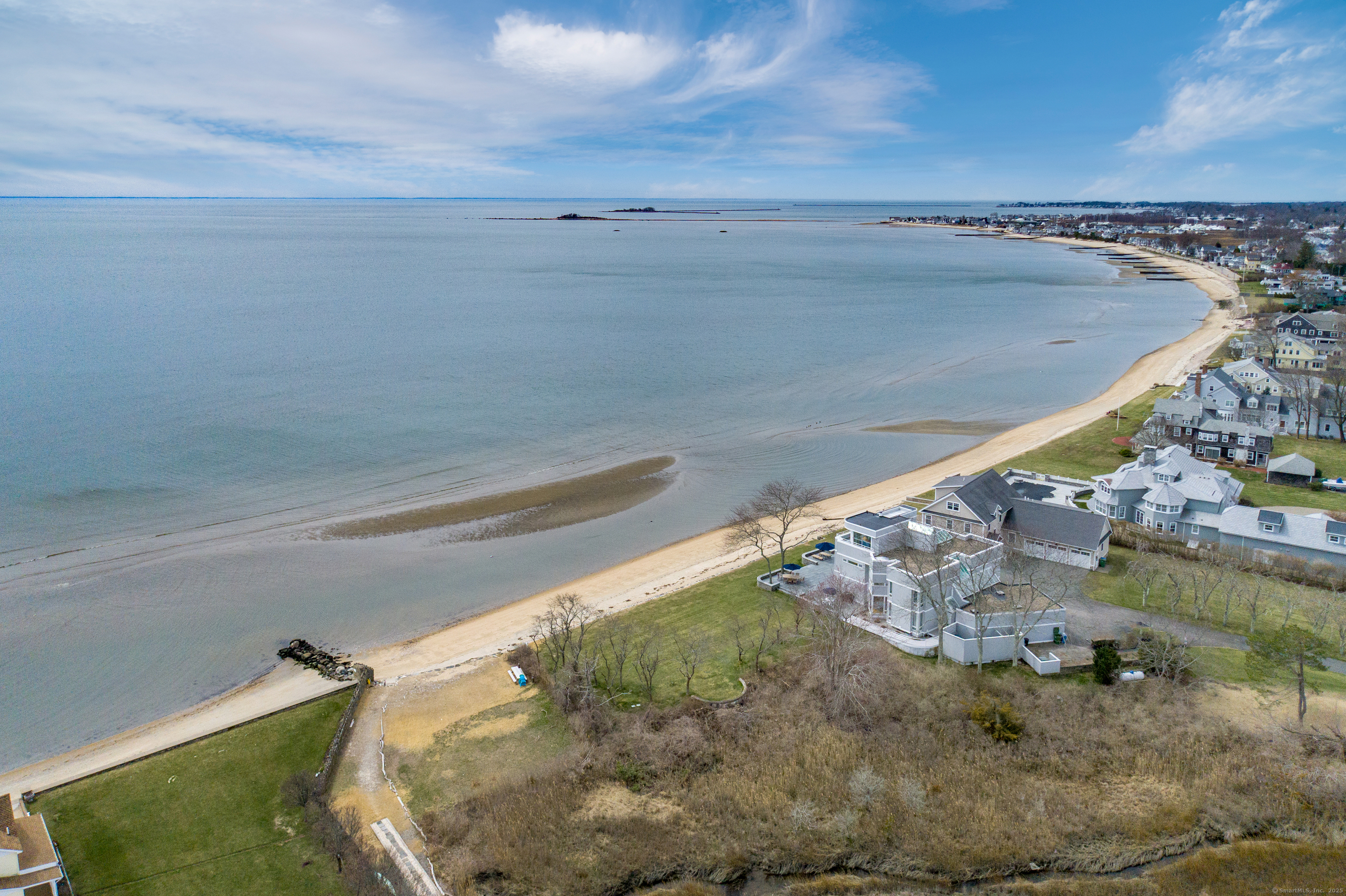 Fiske Lane, Westbrook, Connecticut - 4 Bedrooms  
5 Bathrooms  
9 Rooms - 