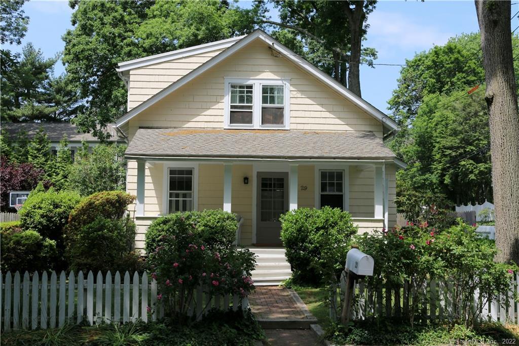 Lakeside Avenue, Darien, Connecticut - 2 Bedrooms  
1 Bathrooms  
6 Rooms - 
