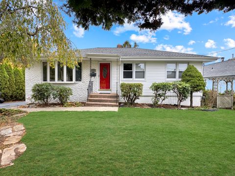 Photo of 20 Ira Street, New Haven, CT 06512 (MLS # 24138131)