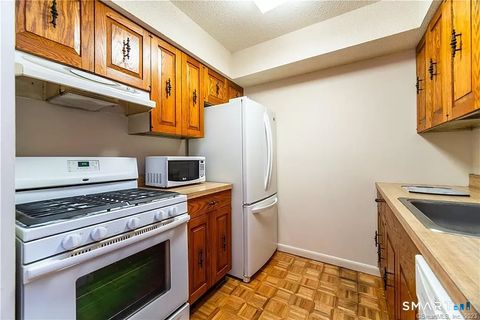 Tiny photo for 5 Stonegate Circle #F, Branford, CT 06405 (MLS # 24155280)