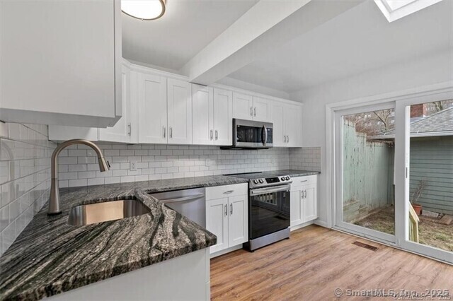 Dwight Street, New Haven, Connecticut - 5 Bedrooms  
2 Bathrooms  
7 Rooms - 