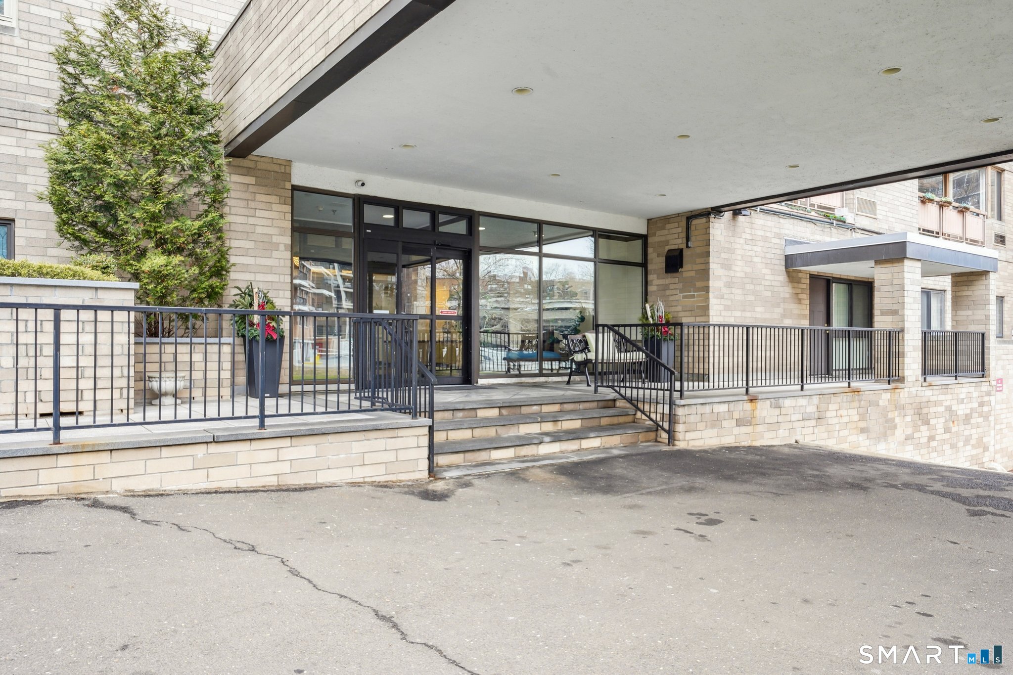 143 Hoyt Street APT 2H