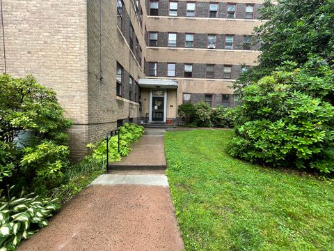 Photo of 230 Farmington Avenue #APT F4, Hartford, CT 06105 (MLS # 24143611)
