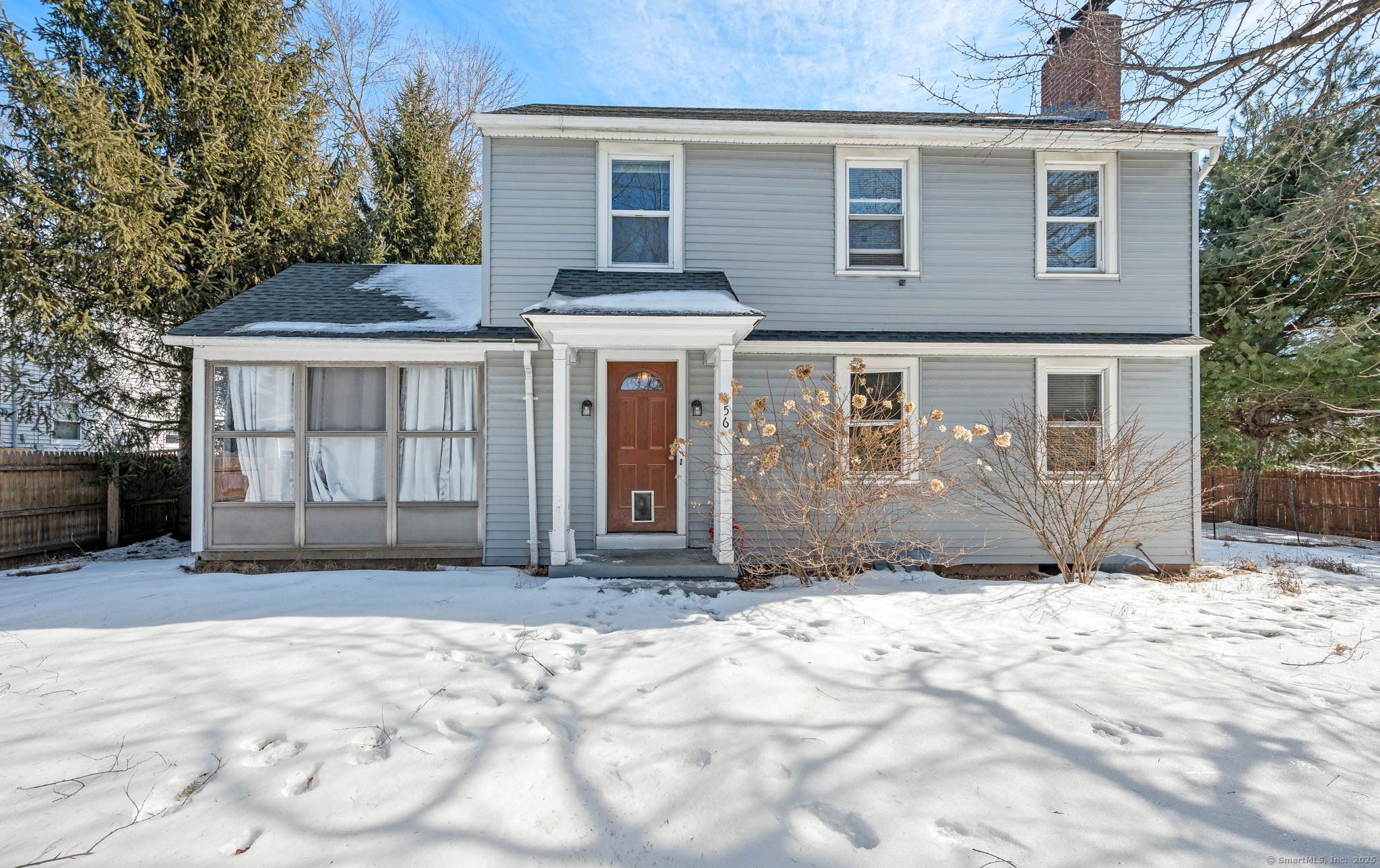 Main Street, Cromwell, Connecticut - 3 Bedrooms  
2 Bathrooms  
6 Rooms - 