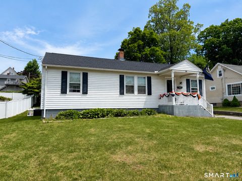 Photo of 98 Washington Avenue, Seymour, CT 06483 (MLS # 24178357)