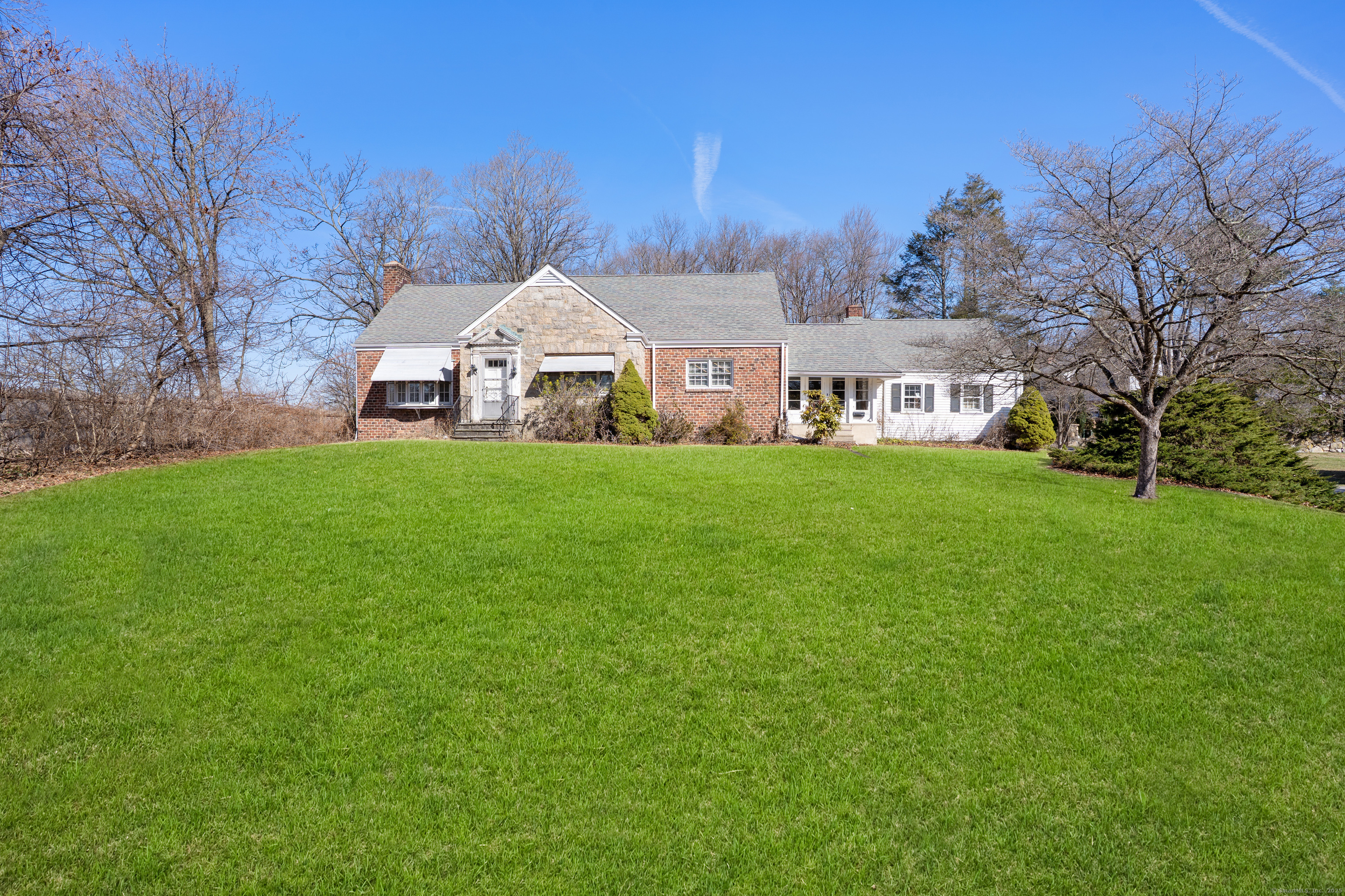Terrace Avenue, Stamford, Connecticut - 2 Bedrooms  
2 Bathrooms  
7 Rooms - 