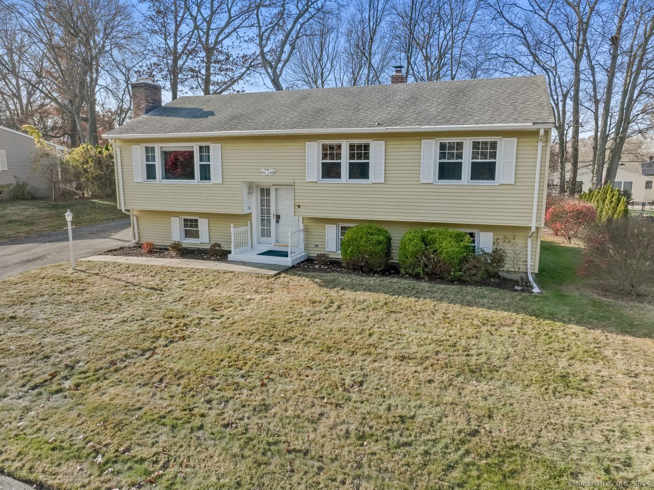 58 Linden Drive, Milford, Connecticut - 3 Bedrooms  
2 Bathrooms  
8 Rooms - 