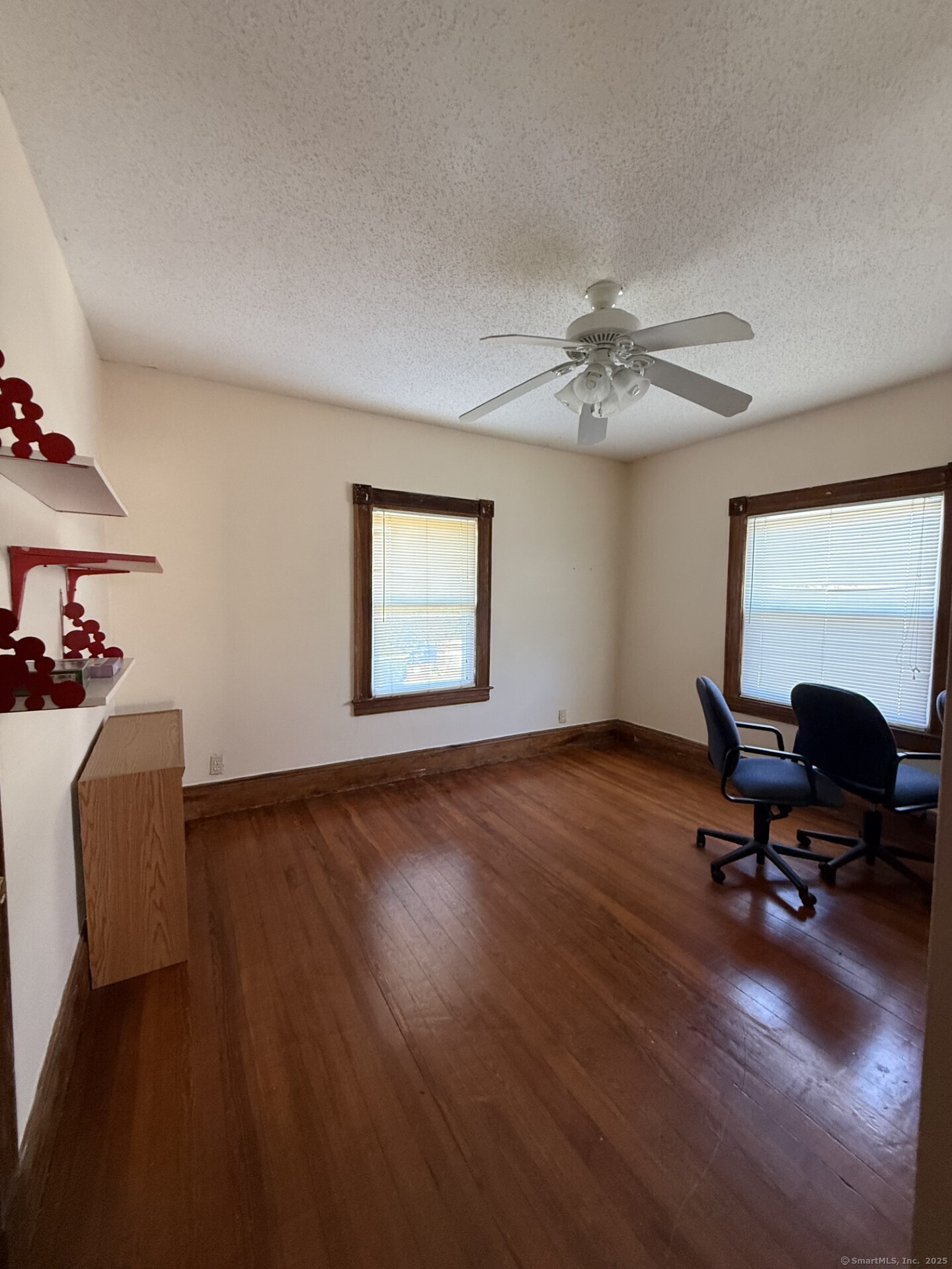 Hartford, Connecticut 06106, United States, 4 Bedrooms Bedrooms, ,3 BathroomsBathrooms,Residential,Pending,221264