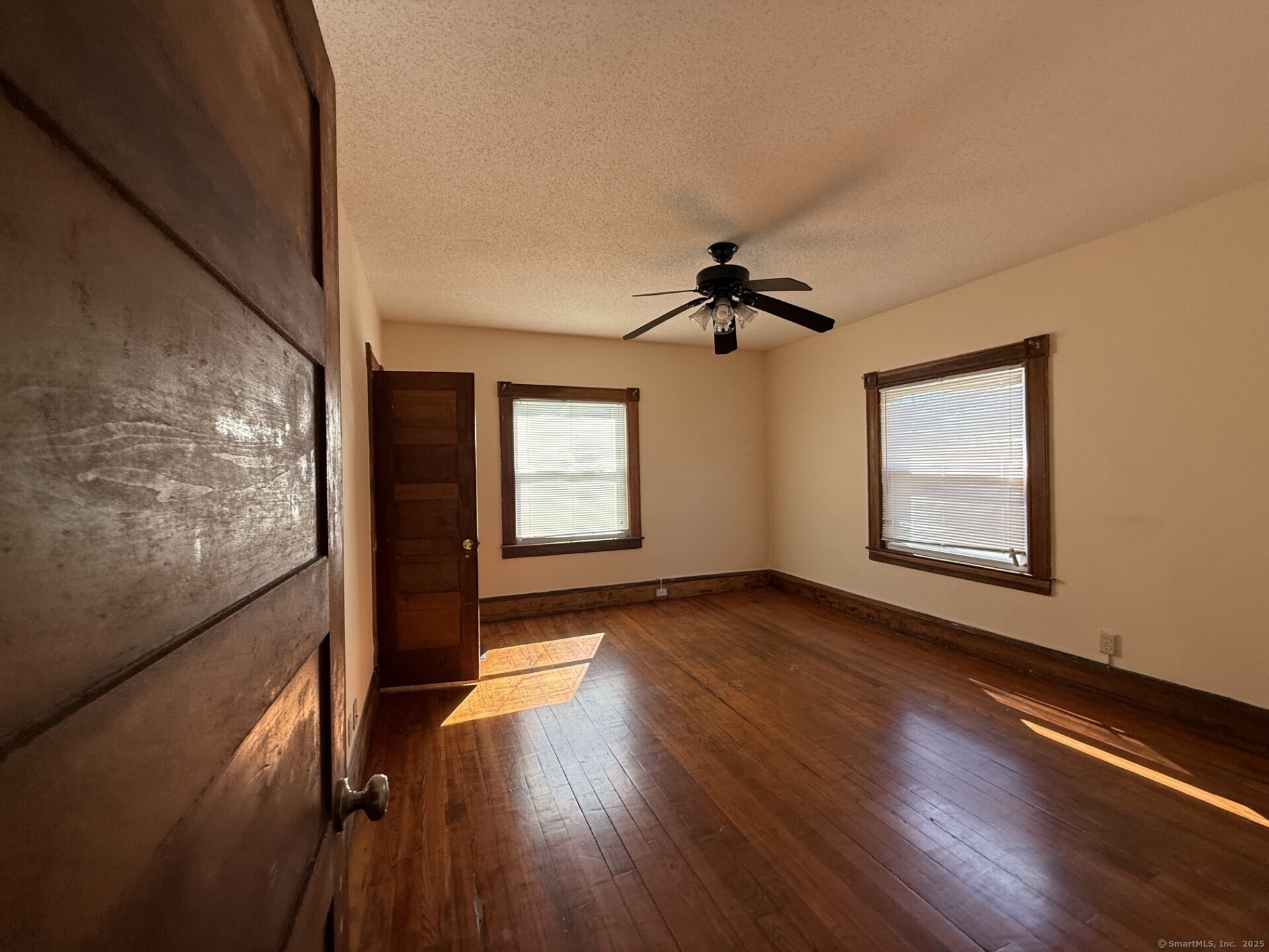 Hartford, Connecticut 06106, United States, 4 Bedrooms Bedrooms, ,3 BathroomsBathrooms,Residential,Pending,221264