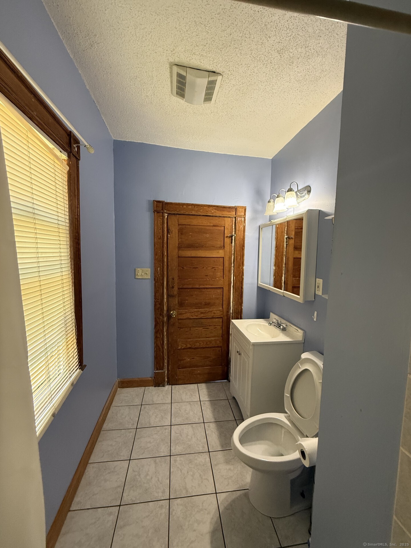 Hartford, Connecticut 06106, United States, 4 Bedrooms Bedrooms, ,3 BathroomsBathrooms,Residential,Pending,221264