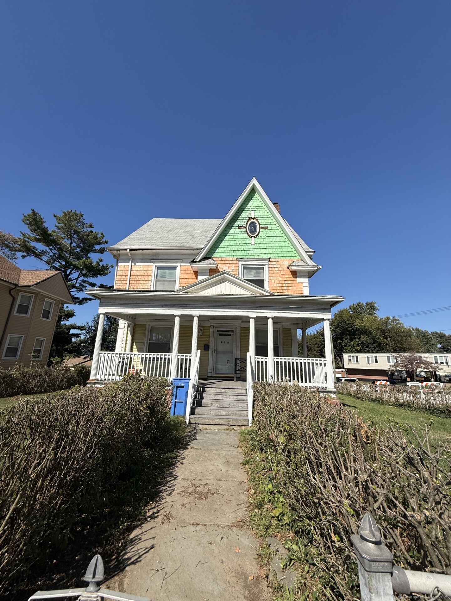 Hartford, Connecticut 06106, United States, 4 Bedrooms Bedrooms, ,3 BathroomsBathrooms,Residential,Pending,221264