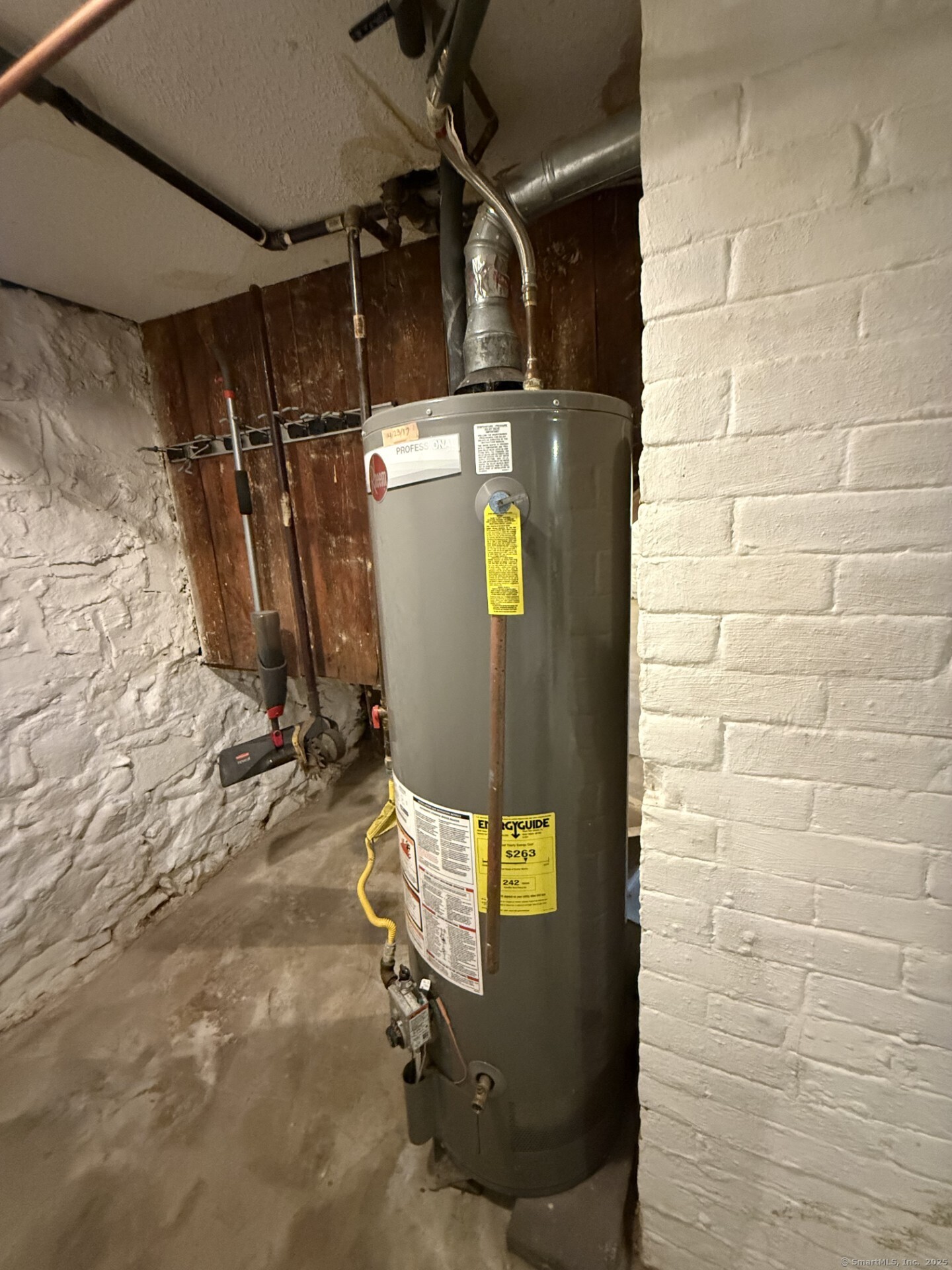 Hartford, Connecticut 06106, United States, 4 Bedrooms Bedrooms, ,3 BathroomsBathrooms,Residential,Pending,221264