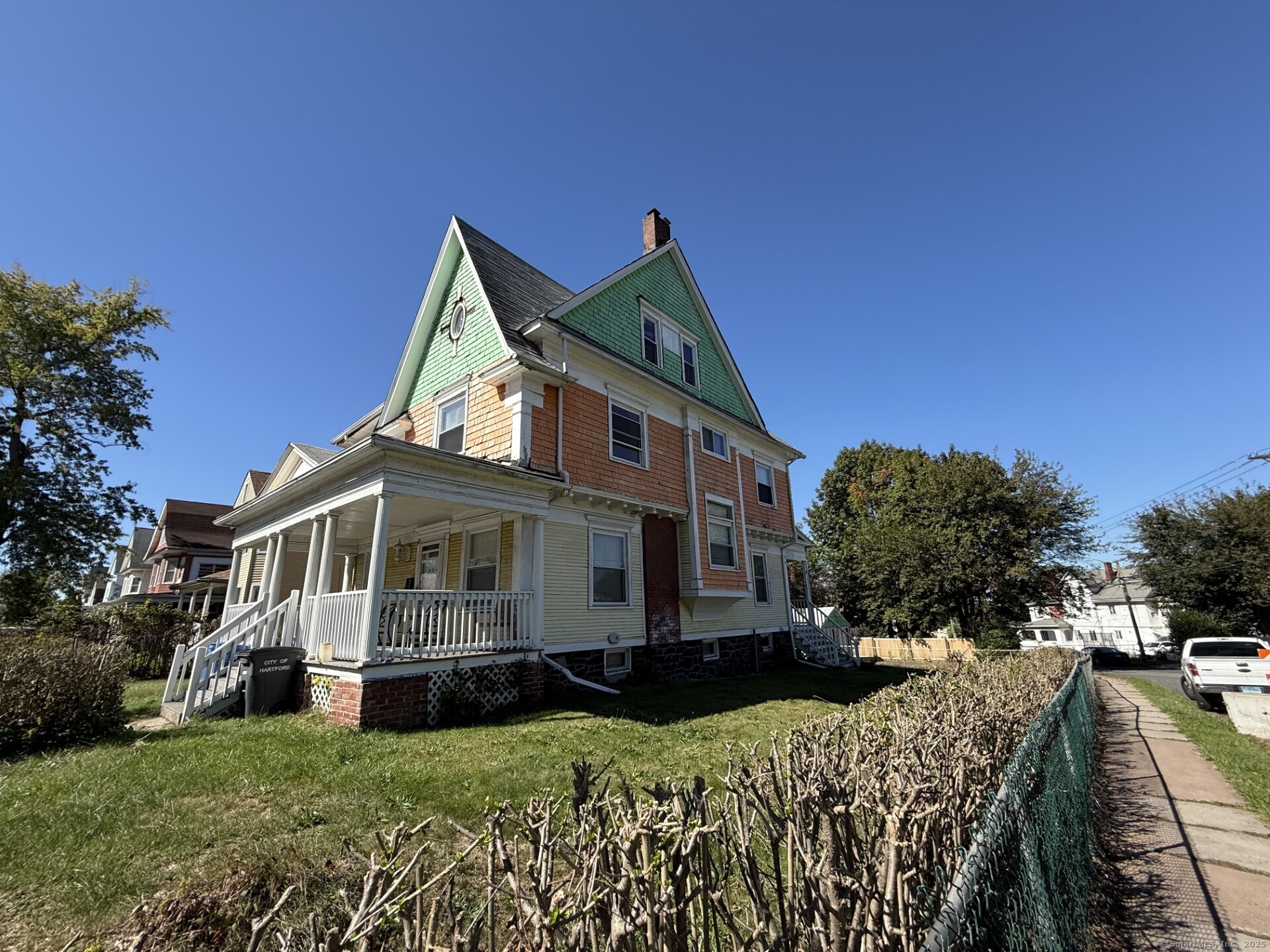 Hartford, Connecticut 06106, United States, 4 Bedrooms Bedrooms, ,3 BathroomsBathrooms,Residential,Pending,221264