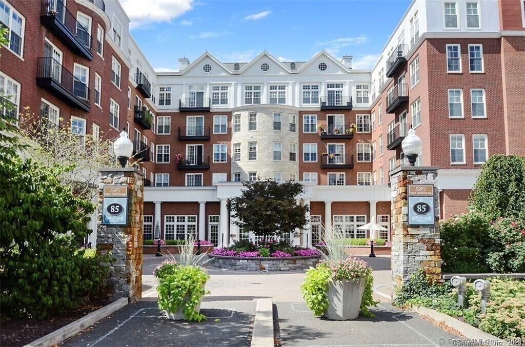 Memorial Road 215, West Hartford, Connecticut - 1 Bedrooms  
1 Bathrooms  
3 Rooms - 