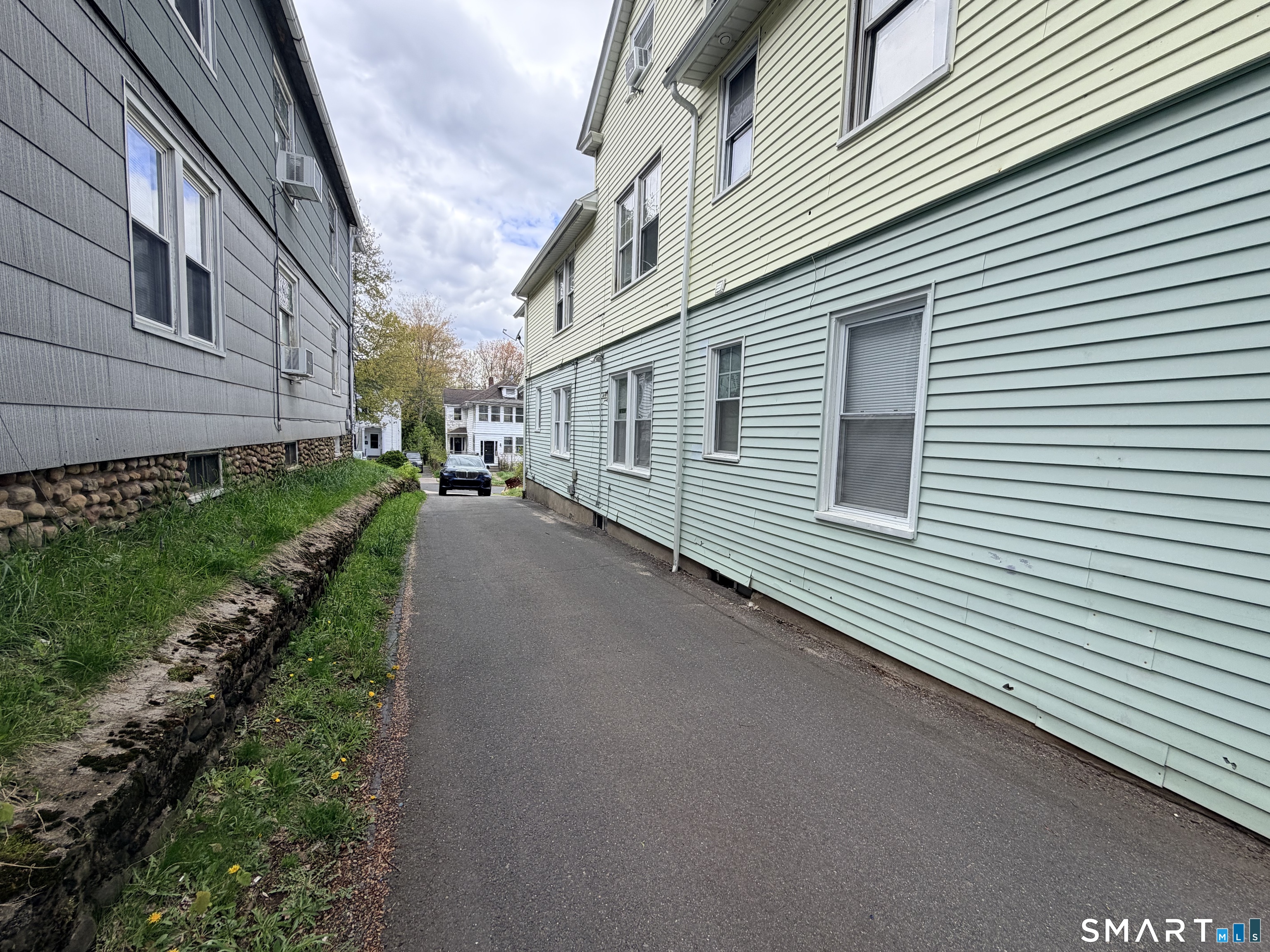 152 Lyons Street - Photo 2