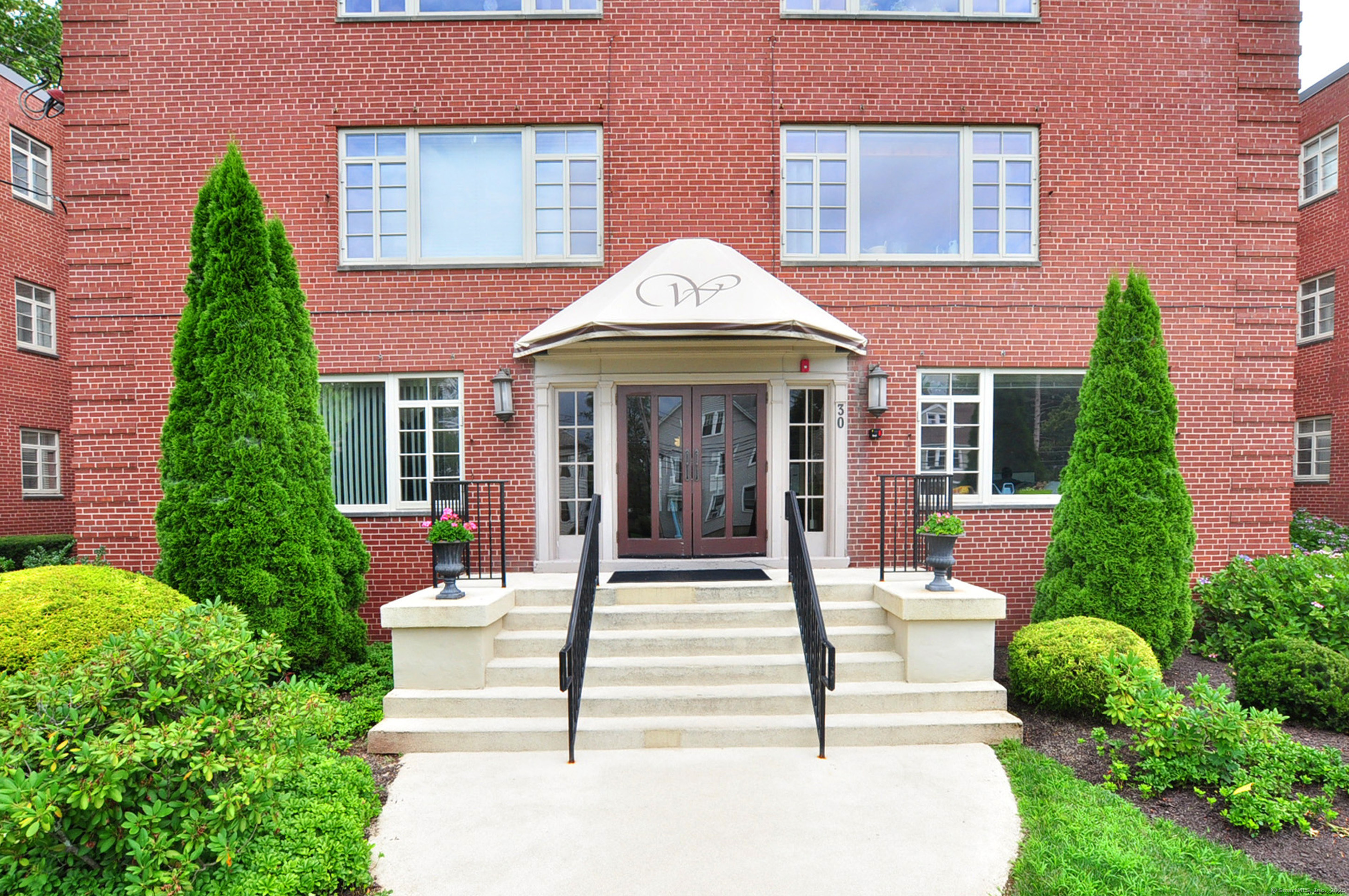 30 Outlook Avenue APT 208