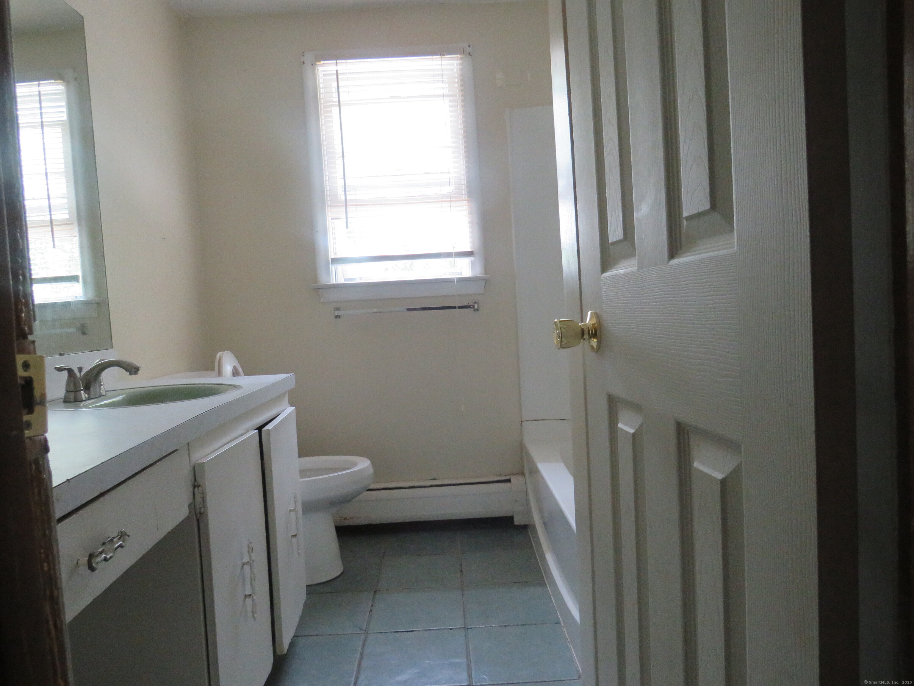 Windsor, Connecticut 06095, United States, 5 Bedrooms Bedrooms, ,3 BathroomsBathrooms,Residential,Active,157512