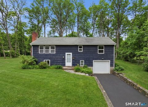 Photo of 26 Hiawatha Lane Extension, Westport, CT 06880 (MLS # 24155254)