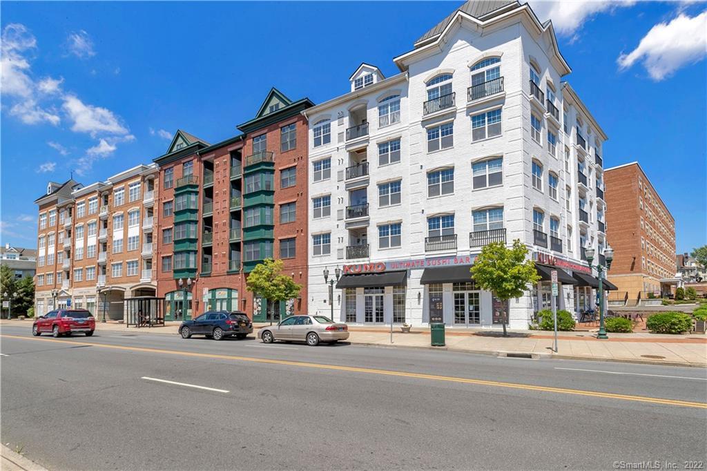 E Main Street Apt 404, Stamford, Connecticut - 2 Bedrooms  
2 Bathrooms  
4 Rooms - 