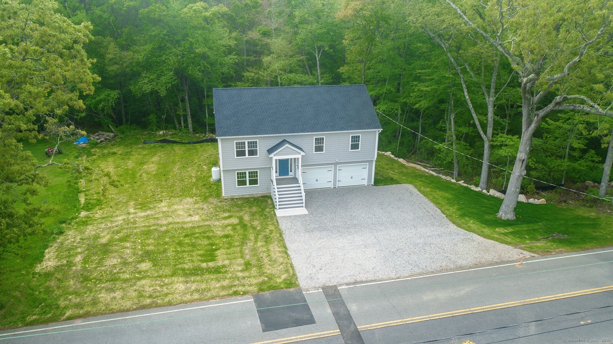 Fishtown Road, Groton, Connecticut - 3 Bedrooms  
3 Bathrooms  
7 Rooms - 