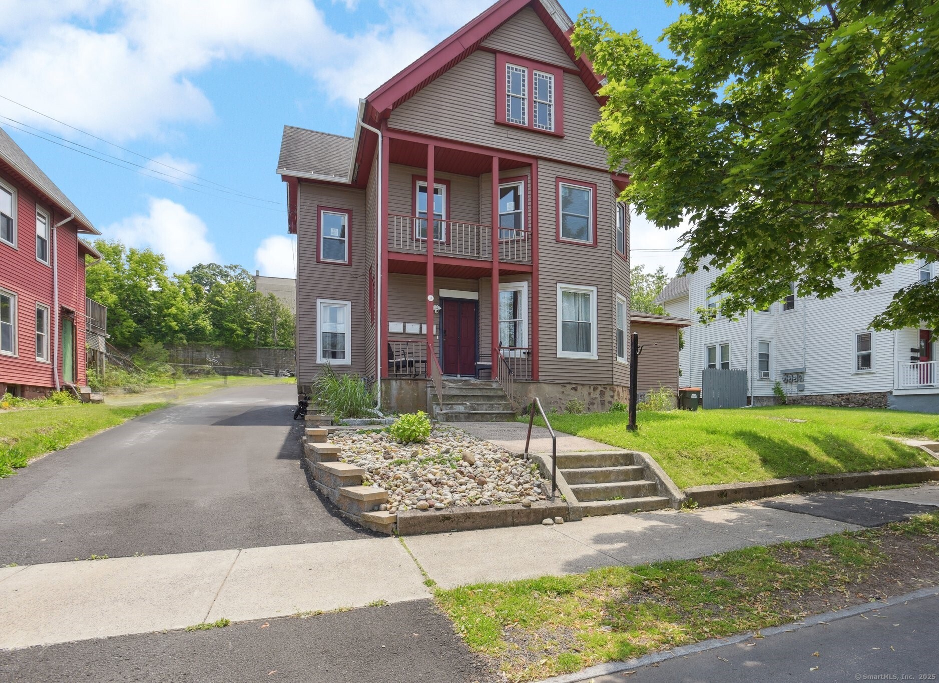 Rental Property at S Whittlesey Avenue 2, Wallingford, Connecticut - Bedrooms: 3 
Bathrooms: 1 
Rooms: 6  - $2,000 MO.