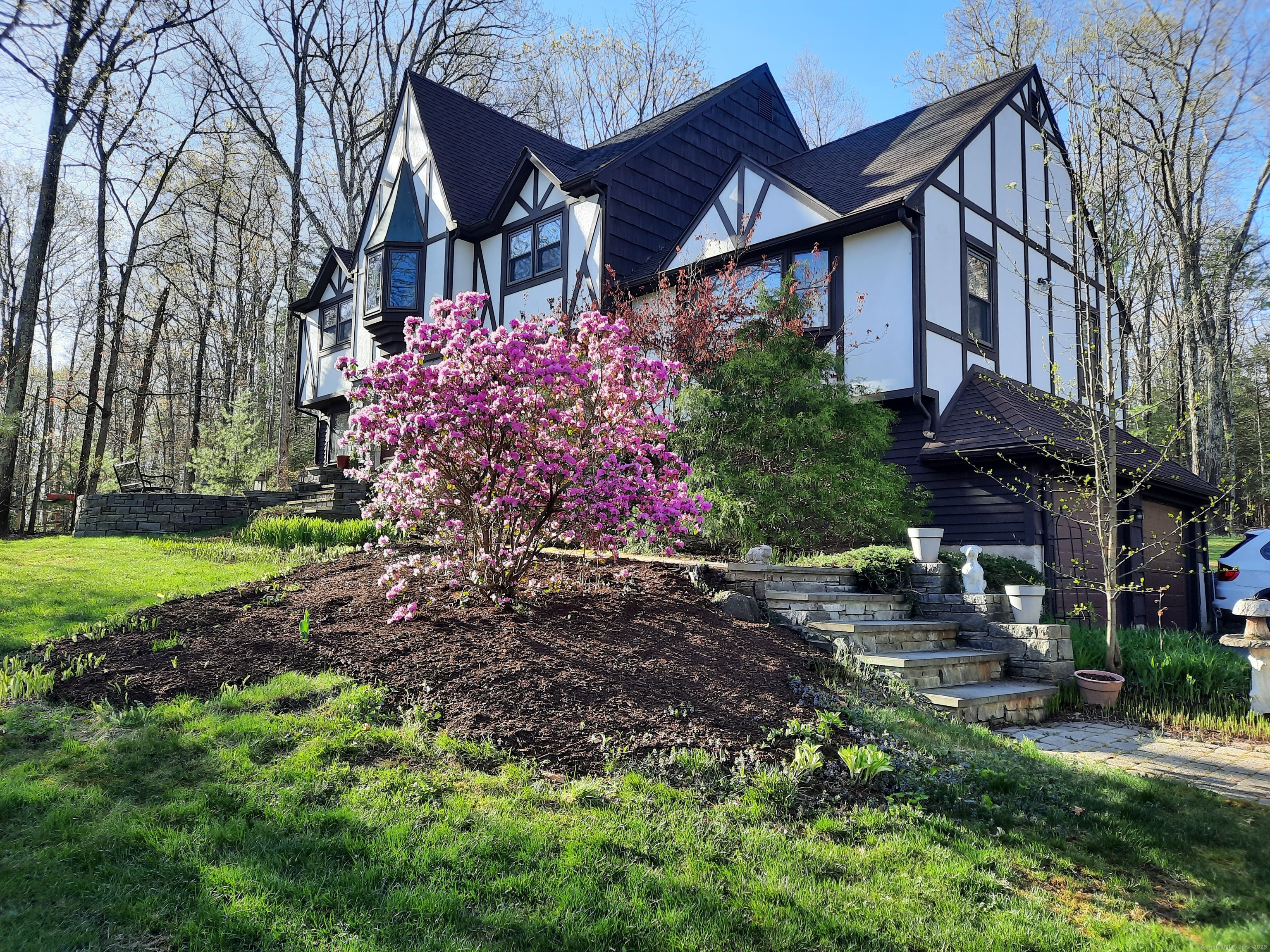 Property for Sale at Hampden Circle, Simsbury, Connecticut - Bedrooms: 4 
Bathrooms: 4 
Rooms: 9  - $549,900