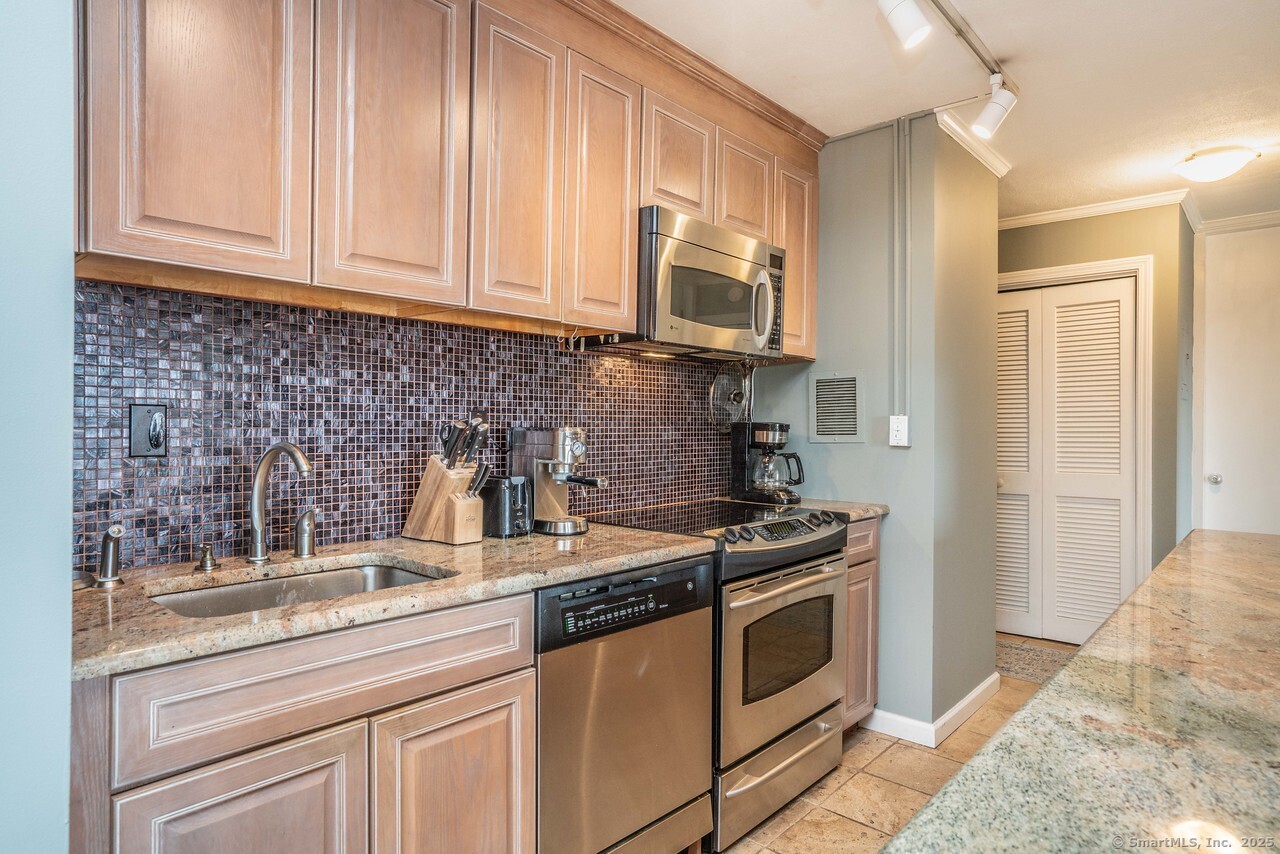 Hartford, Connecticut 06103, United States, 1 Bedroom Bedrooms, ,1 BathroomBathrooms,Residential,Active,165567