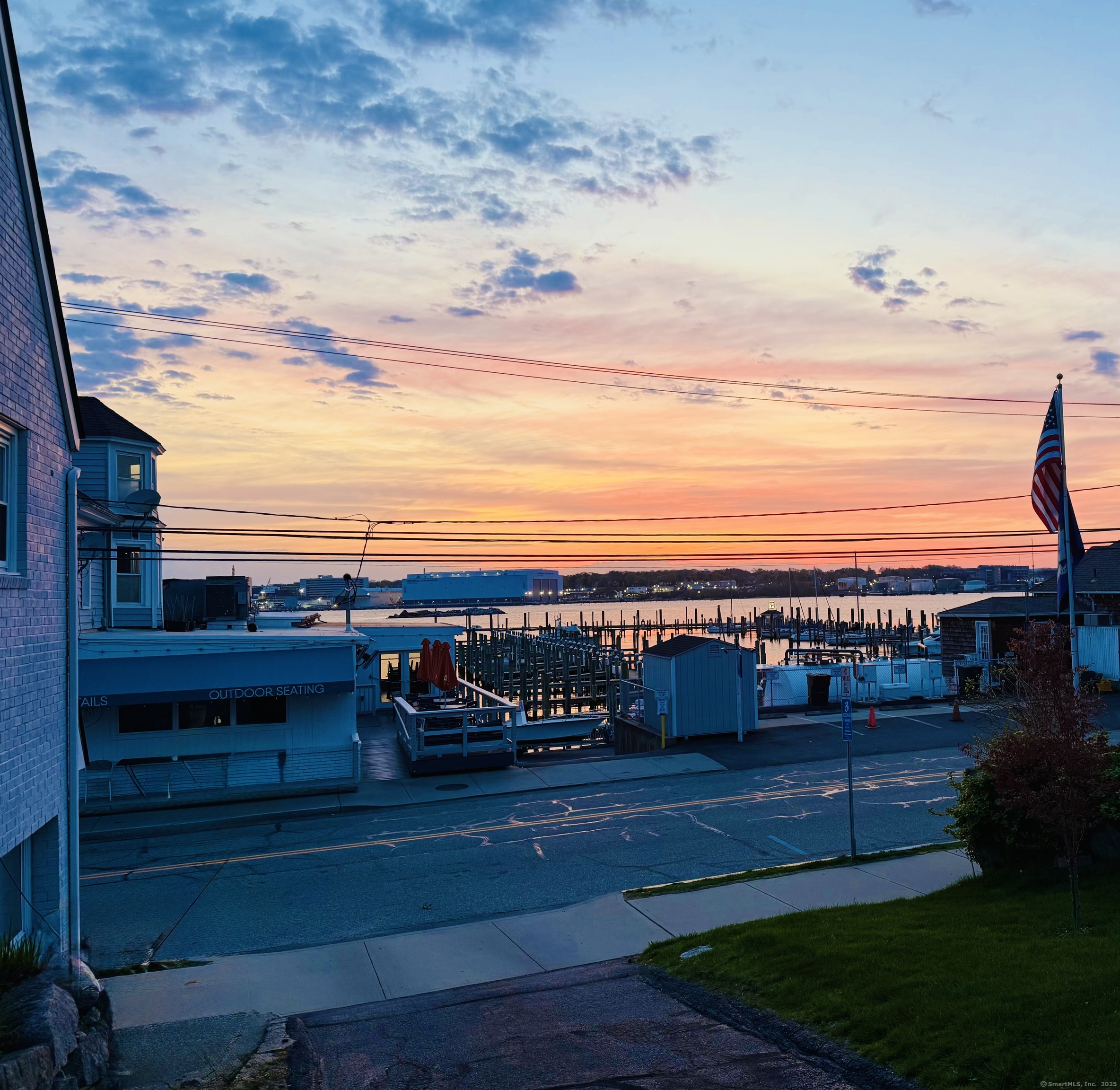 Pequot Avenue, New London, Connecticut - 2 Bedrooms  
1 Bathrooms  
7 Rooms - 
