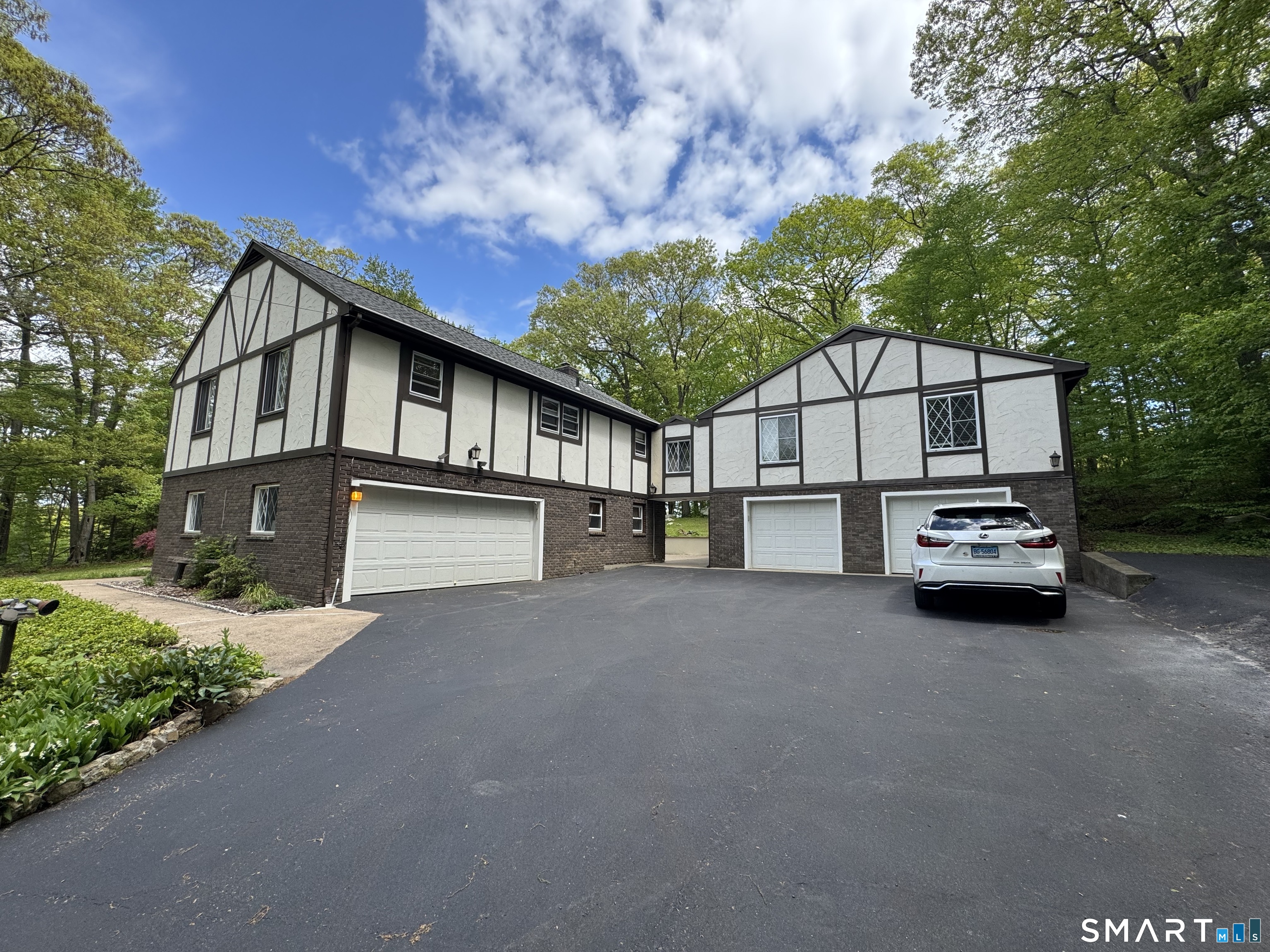 38 Grey Ledge Drive