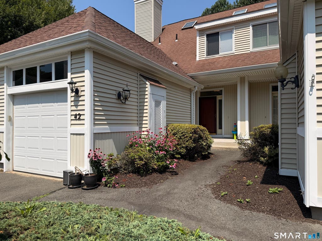 Photo of 42 Summerfield Gardens #42, Shelton, CT 06484 (MLS # 24194224)