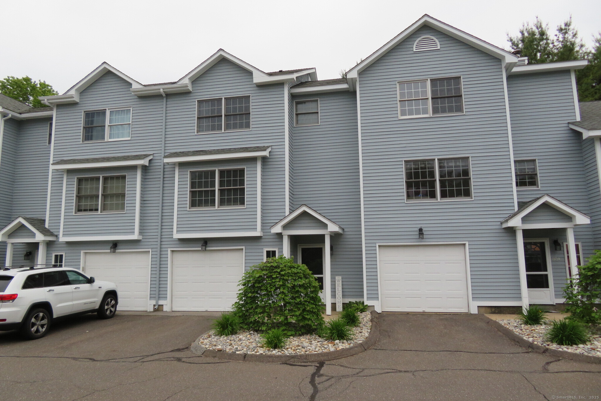 Property for Sale at Fieldstone Court 806, Colchester, Connecticut - Bedrooms: 2 
Bathrooms: 3 
Rooms: 4  - $299,900