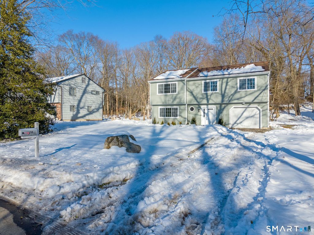 Photo of 18 Oakhill Avenue, Norwalk, CT 06854 (MLS # 24154775)