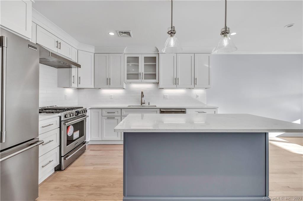 Photo 9 of 40 of 55 Washington Parkway 6 townhome