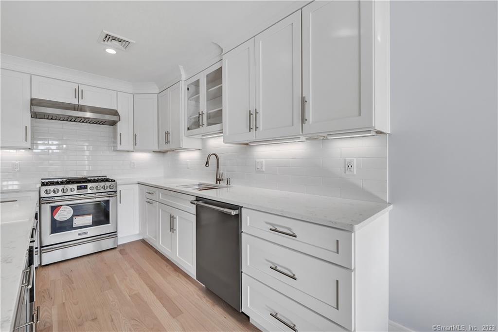 Photo 10 of 40 of 55 Washington Parkway 6 townhome