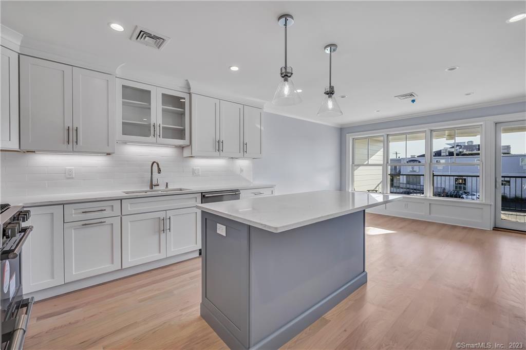Photo 8 of 40 of 55 Washington Parkway 6 townhome