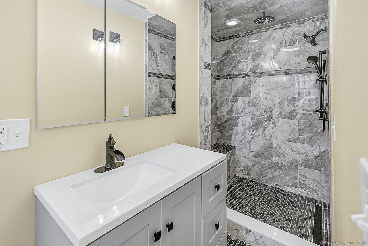 51 Jennifer Road, Hamden, Connecticut image 15